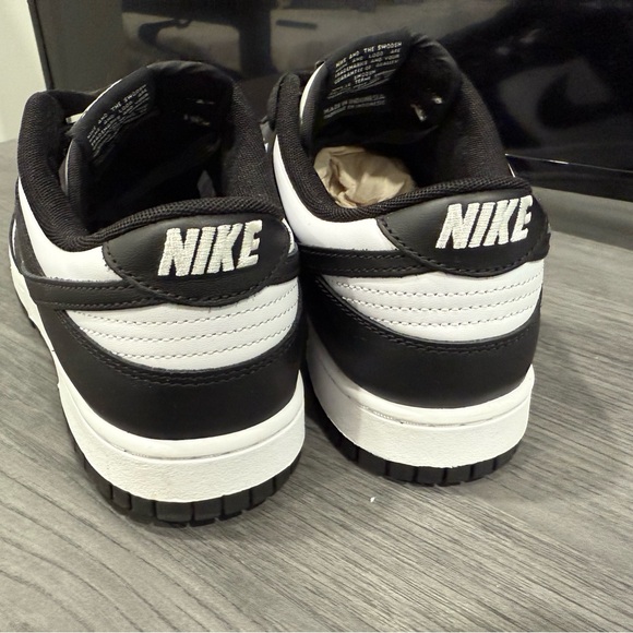 Nike panda dunks size M 9.5 - Picture 3 of 4